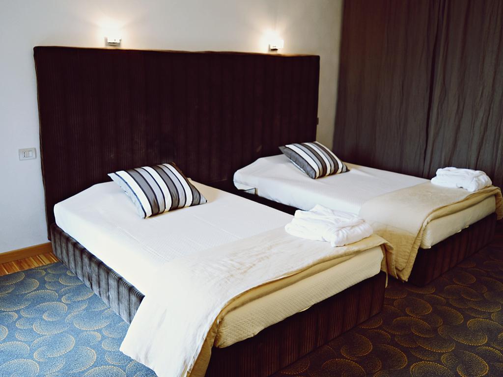 Cascina Langa Guest House Trezzo Tinella Ngoại thất bức ảnh